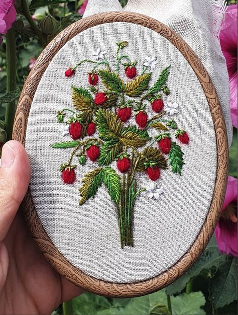 Blueberries Embroidery, Strawberries Embroidery, Hygge Spring, Hobbies Ideas, Fruit Embroidery, Design Aesthetics, Seasonal Decorations, Hand Embroidery Art, Slow Stitching