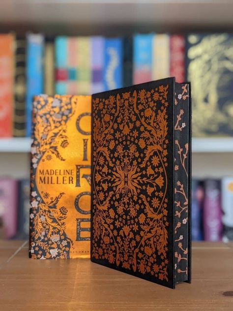 Circe by Madeline Miller custom stencil sprayed edge hand painted books gift special edition Book Side Painting, Book Stenciled Edges, Painting On Book Covers, Book Sprayed Edges, Painted Edges Book, Rebinding Books, Sprayed Edges Books, Book Rebinding, Special Edition Books