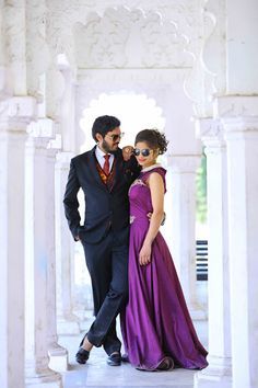 Studio Ok "Damini & Rakesh" album - Love Story Shot - Bride and Groom in a Nice Outfits. Best Locations WeddingNet #weddingnet #indianwedding #lovestory #photoshoot #inspiration #couple #love #destination #location #lovely #places Kapal Photo Love, Prewedding Poses, Couple Poses Photography, विवाह की दुल्हन, Marriage Poses, Pre Wedding Photoshoot Props, Indian Bride Photography Poses, Indian Wedding Poses, Pre Wedding Photoshoot Outfit