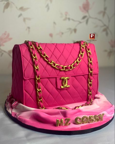 Cute Cakes Ideas, City Birthday Party, Cake Decor Ideas, Chanel Birthday Cake, Chanel Cake, Handbag Cakes, Realistic Cakes, Pearl Cake, Fondant Cake Designs