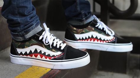 OGF on Twitter: "Bape x Vans Old Skools custom https://t.co/0AcMnlFuTU" Custom Vans Old Skool, Bape Vans, Vans Streetwear, Estilo Vans, Vans Shoes Fashion, Customised Vans, Custom Vans Shoes, Bape Shark, Tenis Vans