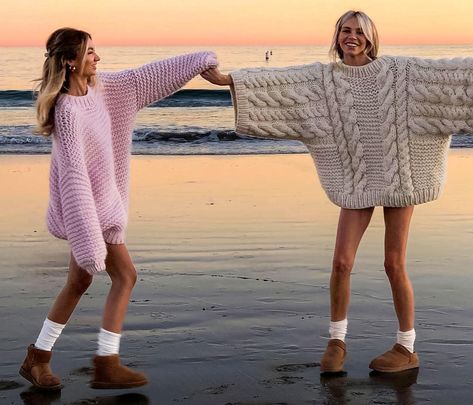 PiXhost - Free Image Hosting Beach Winter Outfit, Winter Beach Outfit, Girly Winter Outfits, Friends Dancing, Mini Skirts Fashion, Winter Beach, Fall Fits, Winter Fits, Friend Photoshoot