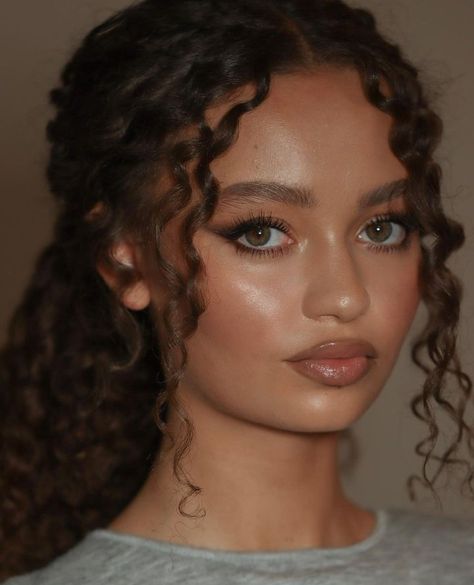 Mixed Female Face Claims, Loewe Fashion Show, Nico Parker, Loewe Fashion, Latte Makeup, Alisha Boe, 3c Hair, Beauty And The Beat, Black Actresses