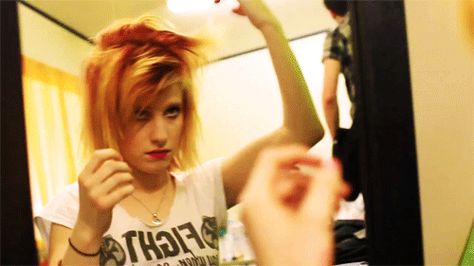 Young Hayley Williams, Hayley Williams Gif, Hayley Wiliams, Gif Icons, Hayley Paramore, Paramore Hayley Williams, Hayley Williams, Band Photos, Paramore