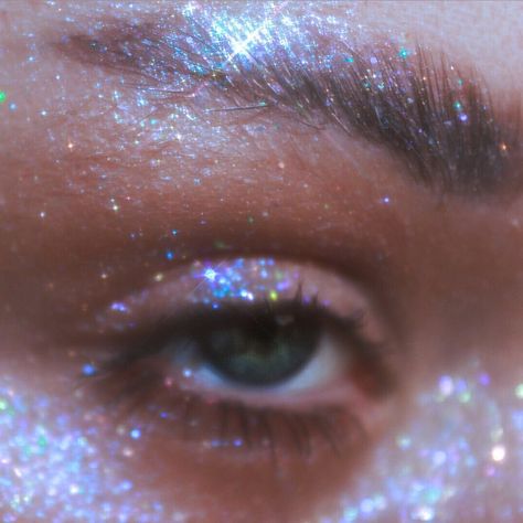 Glittery Eyeshadow, Glittery Eyes, Eyeshadow For Blue Eyes, Glitter Eye Makeup, All Nighter, Glitter Eyes, Glitter Eyeshadow, Glitter Makeup, Press Photo