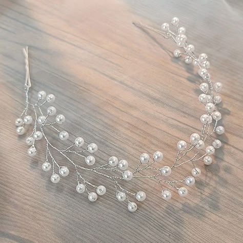 Pearl Hair Vine Wedding, Hair Bands Diy, Bridal Hair Bands, Diy Hair Accessories Ribbon, Pearl Hair Vine, Bead Hair Accessories, Hair Accessories Pearl, Pearls Diy, Pearl Hair Pins