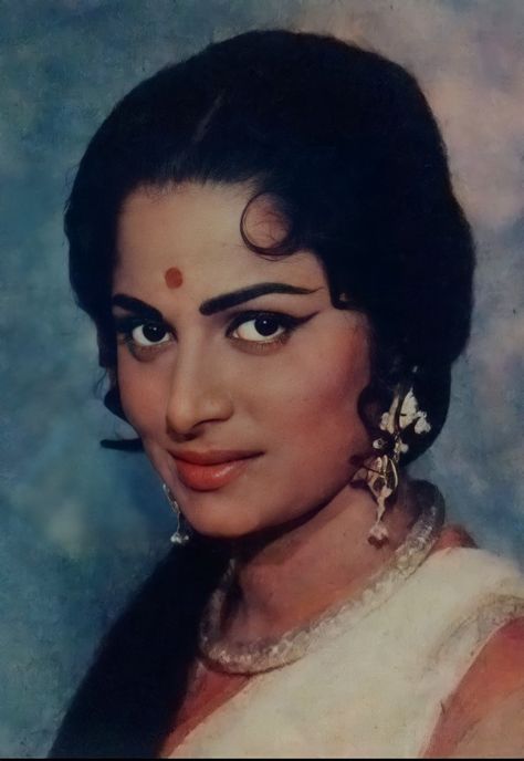 Vahida Rehman, Waheeda Rahman, Waheeda Rehman, Feminine Icons, Rekha Actress, Classic Posters, Old Film Stars, Bollywood Pictures, Bollywood Posters