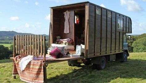 Cramped Campervan or Affordable Abode? Maximising your space! - National Design Academy Horsebox Conversion, Horse Lorry, Converted Horse Trailer, Horse Box Conversion, House Truck, Truck Conversion, Truck House, Canopy And Stars, Tiny House Swoon