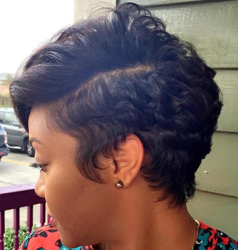 Short Curly Hairstyles For African American Women Pixie Mohawk, Short Natural Curls, Short Black Hair, Natural Hair Twist Out, Chic Short Hair, American Hairstyles, Natural Hair Twists, Hair Cute, Short Black Hairstyles