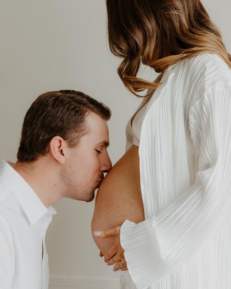 early morning maternity session at @softlight_studios with alli & ben 🕊️ Relaxed Maternity Photos, Lounge Wear Maternity Shoot, Maternity Photos On Couch, Maternity Shoot In Bed, Maternity Shoot Bedroom, Maternity Bed Photos, Couch Maternity Photos, Maternity Studio Session, Inside Maternity Pictures