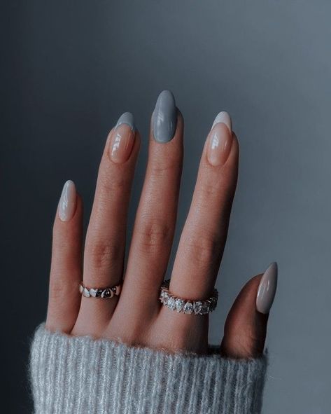 Grey Manicure, 2023 Spring Nails, Spring Nails Art, Trendy Easter, Classy Nail, Nails Art Designs, Nail Art Gel, Modern Nails, Simple Acrylic Nails