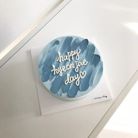 Fathers Day Cake Simple, Cake Birthday Korea Simple Blue, Simple Fathers Day Cake Designs, Birthday Cake Korean For Men, Pastel Blue Cake Aesthetic, Cake Birthday Korea Simple, Design Kue, Bento Cake Design For Boyfriend, Aesthetics Cake