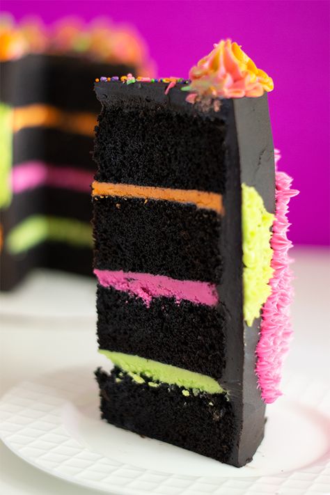 Black Light Cake Ideas, Black And Neon Cake, Neon Glow Birthday Cakes, Neon Birthday Party Cake, Neon Glow Cake, Neon Cake Ideas, Neon Party Cake, Neon Birthday Cakes, Fnaf Cake