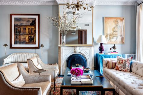 A New Orleans Couple Decorates in Brooklyn - NYTimes.com Modern Victorian Living Room, Shabby Chic Lounge, Living Room Victorian, Modern Victorian Decor, Couples Decor, Furnitur Ruang Keluarga, Retro Lounge, Victorian Living Room, Lounge Design