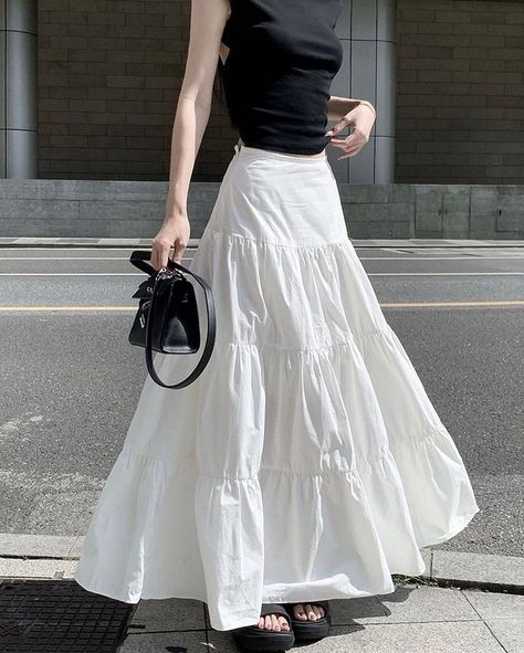 Fairy Skirts, White Skirt Outfits, Mix Match Outfits, Aesthetic Captions, White Long Skirt, Long Skirt Outfits, Summer Fits, Modest Fashion Outfits, White Skirt