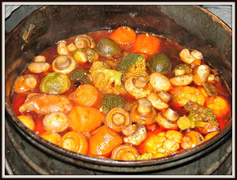 A Typical South African "Poiki" (potjie)dish. Yum! Potjiekos Recipes, Potjie Recipes, Cambells Recipes, South African Food Recipes, Open Flame Cooking, Sambal Recipe, African Food Recipes, Kids Cooking Recipes, South African Food