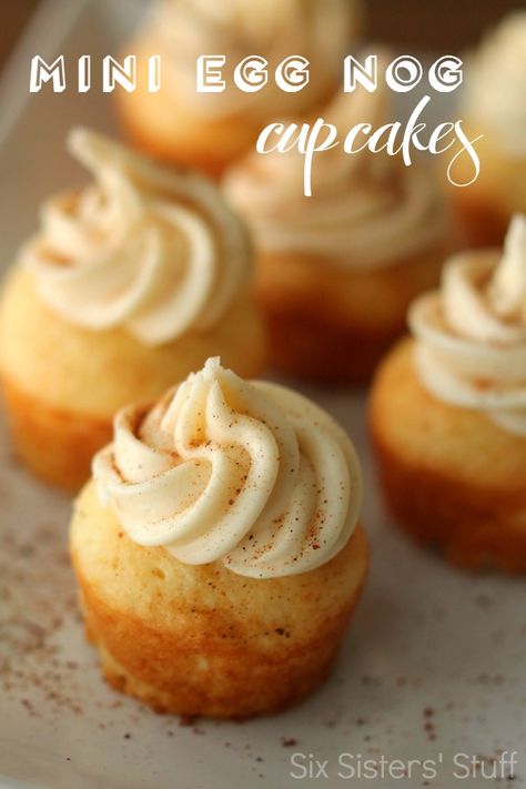 These Mini Egg Nog Cupcakes make the perfect treat for your holiday parties! | SixSistersStuff.com Christmas Mini Cupcake Ideas, Mini Cupcakes Christmas, Eggnog Cupcakes, Eggnog Recipes, Eggnog Cake, Cupcakes Christmas, Dessert Halloween, Holiday Desserts Christmas, Savory Cakes