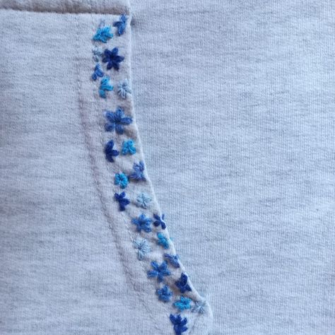 #embroidery #bordado #needlework #blue #pocket #chile Jean Pocket Embroidery Flowers, Blue Hoodie Embroidery, Embroidery Pocket Design, Pocket Embroidery Ideas, Embroidery On Blue Fabric, Hoodie Embroidery Ideas, Pocket Embroidery Design, Grandma Embroidery, Light Blue Embroidery