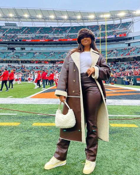 Kayla Nicole on Instagram: “game days = weekly excuse to take off gym clothes and wear an actual outfit.” Fashion Inspo Casual, Bratz Girls, Model Outfits, Gym Clothes, 2022 Fashion, Winter Fits, Fall Fashion Outfits, Fashion Killa, Winter Wear