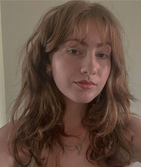 Wavy Bangs With Layers, Bangs With Wavy Hair Shoulder Length, Shaggy Layers With Wispy Bangs, Wispy Shoulder Length Hair, Wavy Thick Haircut Shoulder Length, Mid Length Hair With Layers And Side Bangs, Wispy Bangs Round Face Wavy Hair, Wavy Hair With Bangs Short, Medium Blonde Wavy Hair