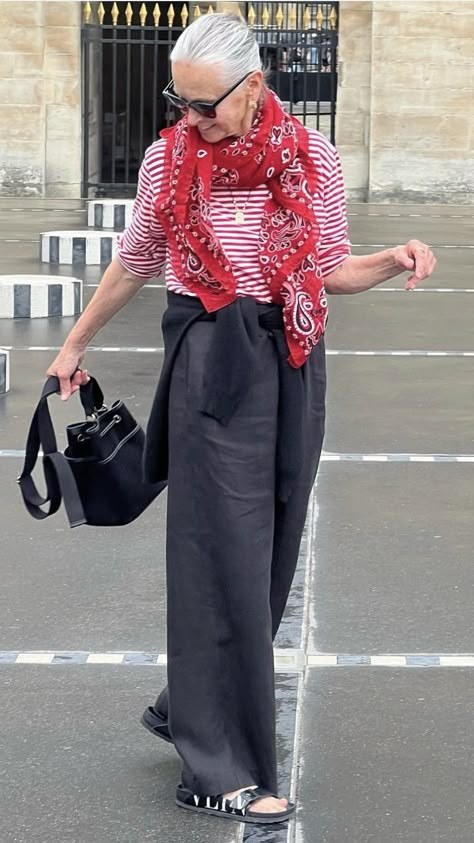 Linda Wright Style, Linda Wright, Mode Hippie, Older Women Fashion, Ageless Style, 60 Fashion, Fashion Mistakes, 가을 패션, Style Mistakes