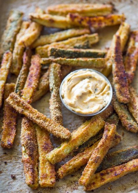 Zucchini Pommes, Baked Zucchini Fries, Baked Zucchini, Bake Zucchini, Zucchini Fries, Idee Pasto Sano, Veggie Dishes, French Fries, Vegetable Dishes