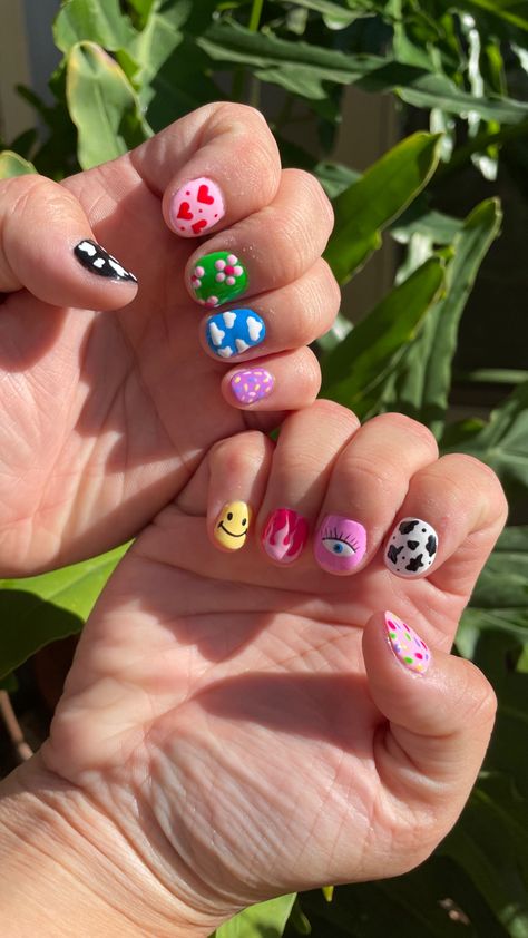 Easy Pride Nails, Mix Match Nails, Pride Nails, Harajuku Anime, Mens Nails, Dark Academia Clothes, Retro Nails, Academia Clothes, Hippie Nails