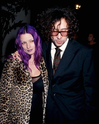 Tim Burton & Lisa Marie at the 22nd Annual American Film Institute Lifetime Achievement Awards, 1994 Tim Burton 90s, Lisa Marie Tim Burton, Jonny Depp And Helena Bonham Carter, Helena Bonham Carter Johnny Depp, Tim Burton Helena Bonham Carter, Helena Bonham Carter Big Fish, Lisa Marie Smith, Lollipop Photo, Cabaret Goth