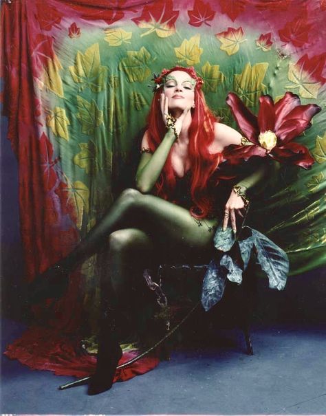 Poison Ivy Wallpaper, Ivy Wallpaper, Uma Thurman Poison Ivy, Eerie Photography, Poison Ivy Comic, Poison Ivy Costumes, Poison Ivy Batman, Batman Film, Persian Fashion