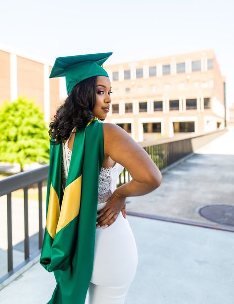 Blank Cheque, Graduation Shoot Ideas, Masters Graduation Pictures, Graduation Outfit College, Mba Graduation, Grad Picture Ideas, Nursing Graduation Pictures, Mastered It, Masters Graduation