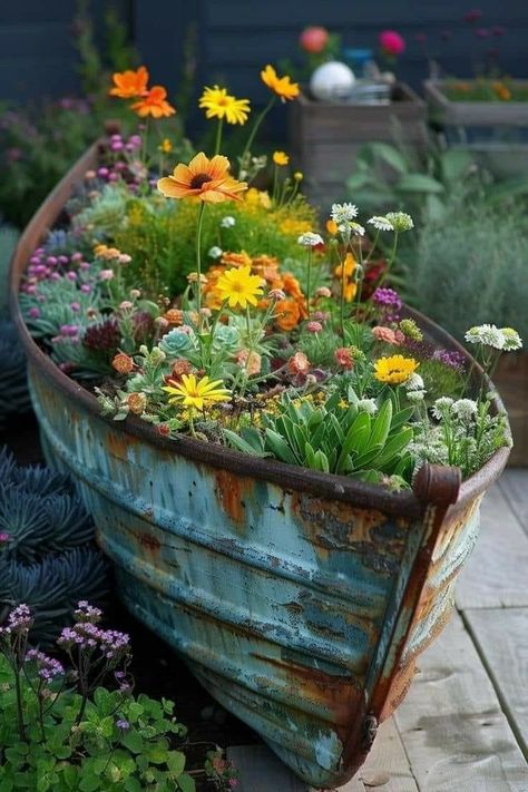 Outdoor Herb Garden, Garden Containers, Garden Yard Ideas, Flowers Wallpaper, Whimsical Garden, Foto Art, Garden Stuff, Rustic Garden Decor, Easy Garden