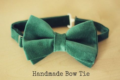 DIY Tutorial: Handmade Bow Tie - These bow ties are really simple to make and can be made in so many different fabrics that your colours options are endless Mens Bowtie Pattern, Bow Tie Tutorial, Dog Grooming Diy, Make A Bow Tie, Toddler Bow Ties, Bowtie Pattern, Tie Pattern, Toddler Bows, Boys Bow Ties