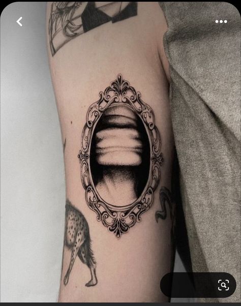 Dark Tattoo Ideas, Rip Tattoos For Mom, Gotik Tattoo, Mirror Tattoos, Emo Tattoos, Feminine Skull Tattoos, Shadow Tattoo, Surreal Tattoo, Framed Tattoo