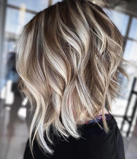 Short Hair with Highlights and Lowlights Short Balayage, Icy Blonde Balayage, Short Hair Highlights, Short Ombre Hair, Short Dark Hair, Balayage Blonde, Short Brown Hair, Dirty Blonde Hair, Low Lights Hair