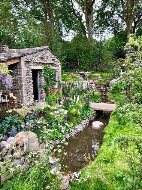 Cottage By A Stream, River In Garden, Chelsea Flower Show Gardens, Yorkshire Garden, River Garden, Garden River, Country Garden Decor, Flower House, Gardening Design