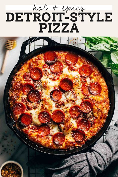 Cast Iron Pizza Recipe, Cast Iron Skillet Pizza, Detroit Style Pizza, Cast Iron Pizza, Skillet Pizza, Best Homemade Pizza, Crispy Cheese, Best Pans, Hot Honey