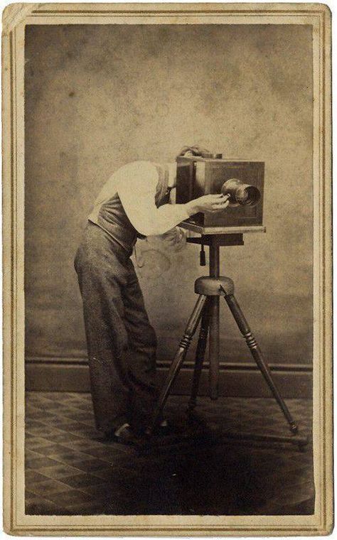 circa 1880 pb Fotocamere Vintage, Victorian Photography, Antique Photography, Antique Cameras, Camera Photos, Photography Studios, Old Cameras, Classic Camera, History Of Photography