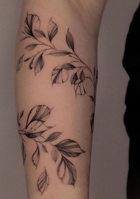 Amaryllis Tattoo, Blatt Tattoos, Arm Wrap Tattoo, Tiny Bird Tattoos, Wrap Around Tattoo, Flower Tattoo Ideas, Wrap Tattoo, Beautiful Flower Tattoos, Vine Tattoos