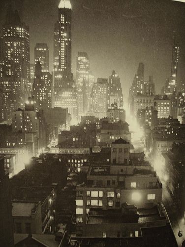 New York City 1920s, 1920s New York Aesthetic, New York 1920 Aesthetic, Heirloom Aesthetic, 1930 Aesthetic, 1920s Aesthetic, Nyc History, Nyc Night, New York Night