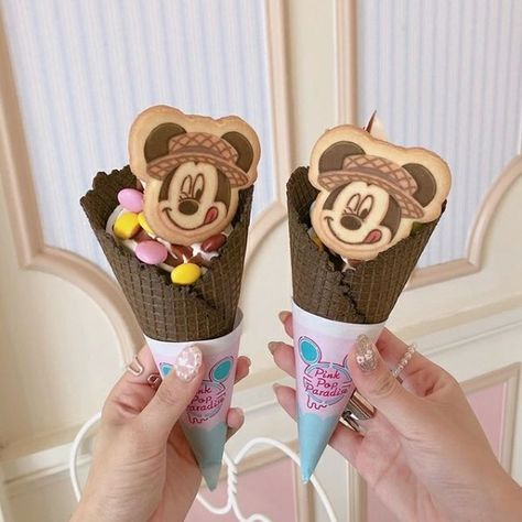 Food Disneyland, Disney World Pictures, Cute Character, Tokyo Disneyland, Disney Aesthetic, Pretty Photos, Disney Food, Disney Girls, Disney Love