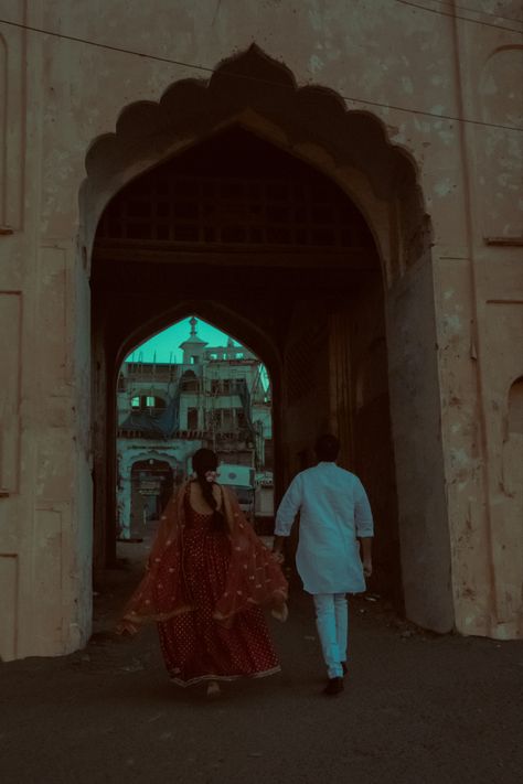 Pre Wedding Shoot Aesthetic, Desi Love Core Aesthetic, Desi Couple Faceless Aesthetic, Traditional Pre Wedding Shoot, Modern Desi Aesthetic, Indian Royalty Aesthetic, Vintage Indian Aesthetic, Old Fashioned Love, Pre Wedding Videos