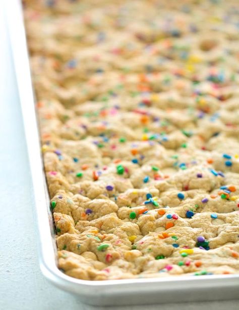 Sheet Pan Funfetti Cookie Bars - Six Sisters' Stuff | Perfect for kid's birthday party (or just because). Funfetti Cookie Bars, Pan Desserts, Dessert Birthday, Funfetti Cookies, Pan Cookies, Delish Desserts, Six Sisters Stuff, Sale Ideas, Sheet Cakes