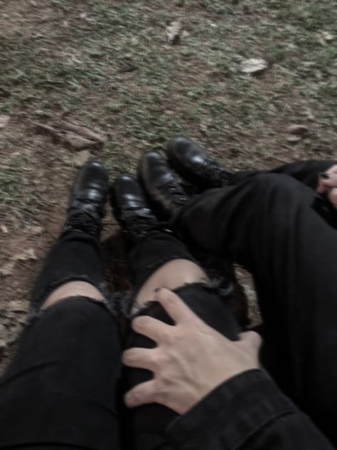 couple casal Metalhead metaleiros Black metal corpse paint casal love Witchy Couple Aesthetic, Metal Head Bf Aesthetic, Goth And Metalhead Couple, Mlm Metalhead, Alt Couple Goals, Metal Head Boyfriend Aesthetic, Metal Couple Aesthetic, Metalhead Boyfriend Aesthetic, Metalhead Relationship