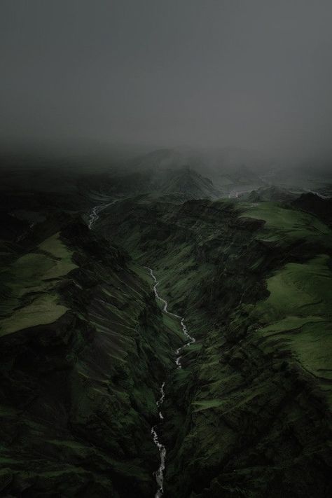 Rainy Mountains Aesthetic, Dark Forest Aesthetic, Dark Naturalism, Foggy Weather, Rainy Day Aesthetic, Foggy Mountains, Pretty Wallpapers Tumblr, Dark Nature Aesthetic, Iphone Wallpaper Sky