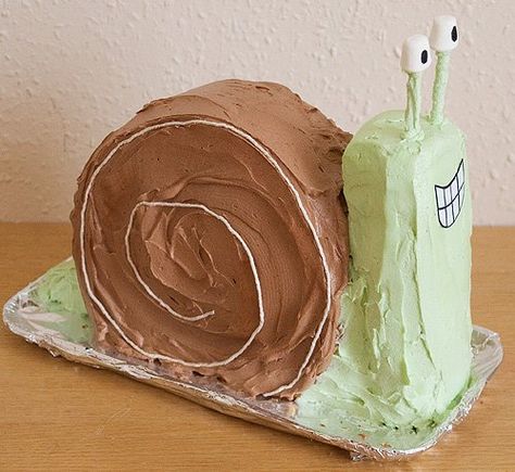 Snail cake Superbowl Snacks Dessert, Snail Cake, Cake For Him, Frog Cake, Birthday Tomorrow, Dad Birthday Cakes, Birthday Cake For Him, Superbowl Snacks, A Birthday Cake