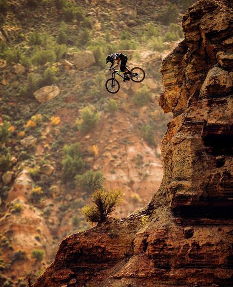 “Living life beyond the edge!  @grahamagassiz” Brandon Semenuk, Mountain Biking Photography, Mtb Riding, Sport Aesthetic, Bike Pictures, Bicycle Mountain Bike, Downhill Bike, Downhill Mtb, Bike Mountain