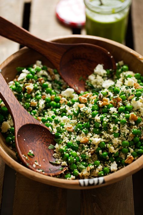 Salads Without Lettuce, Making Couscous, Couscous Salad Recipes, Basil Vinaigrette, Couscous Salat, Warm Salad, Couscous Recipes, Pea Salad, Walnut Salad