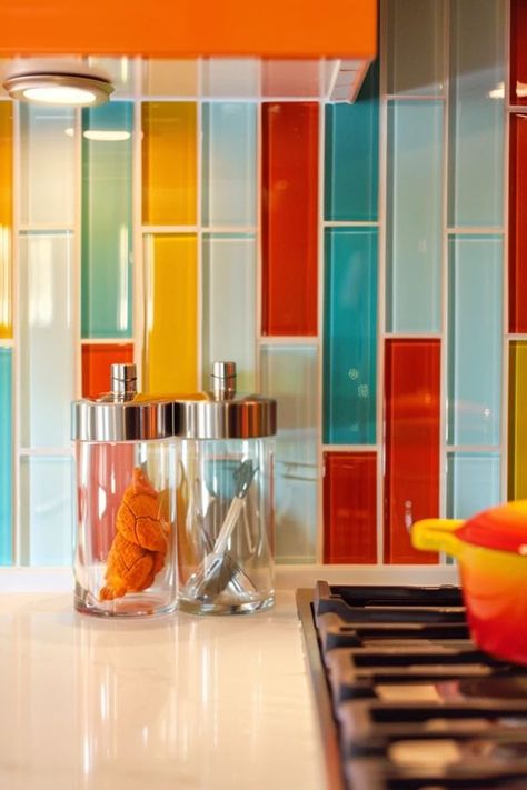 Mid Century Kitchen Backsplash Ideas & Tips Atomic Mcm Kitchen, Mid Mod Backsplash, Mcm Backsplash Kitchen, Mid Century Kitchen Backsplash, Colored Backsplash Kitchen, Retro Backsplash, Mid Century Kitchen Ideas, Backsplash Styles, Mid Century Modern Kitchen Backsplash