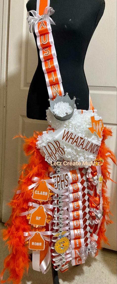 Texas shape;so many mums Texas Shape, Texas Mums, Senior Gifts, Homecoming Mums, Ffa, Homecoming, Texas, Gifts