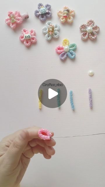 Craftar_vina on Instagram: "Tutorial  [Diy , hairbow, tutorial, raw material, bow material, alligator clips, bead patch, charms, resin, nylon band, hairbow, duckbill]" Diy Hairbow, Hair Clips Diy, Bow Template, Instagram Tutorial, Baby Hair Clips, Alligator Clips, Tutorial Diy, Raw Material, Bow Clips